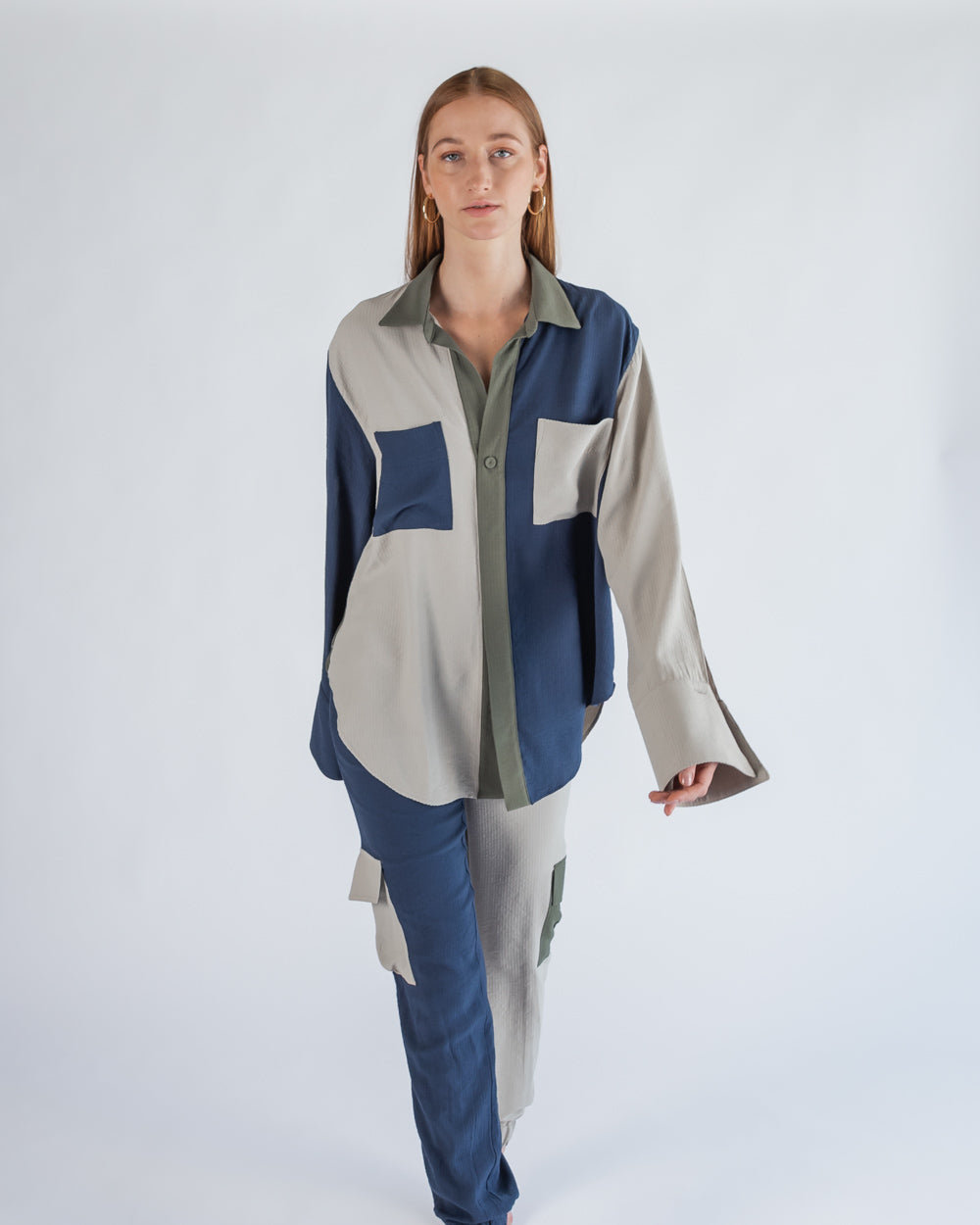  Camisa para mujer comoda, facil de usar, fresca y  hecha en mexico  Camisa con combinacion de colores beige, verde olivo y azul marino.